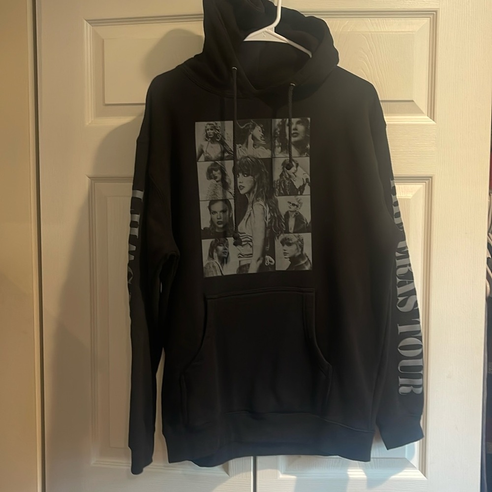TS black sweatshirt bought from night 3 in Philadelphia, size M, EUC.
